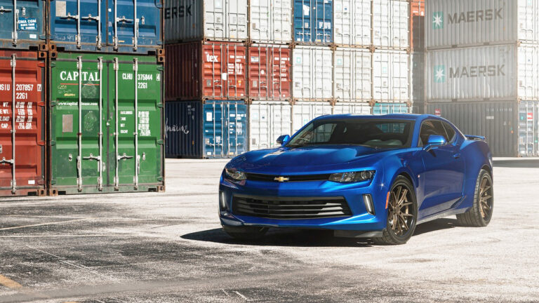 Czy warto skorzystać z usług pośrednika przy imporcie samochodu zza oceanu?